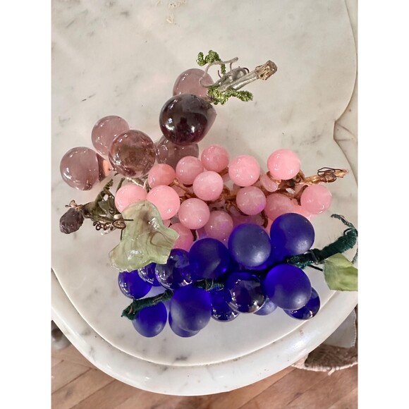 Vintage glass, possibly Murano, grapes 3 clusters: cobalt blue, pink, pink - Picture 1 of 4